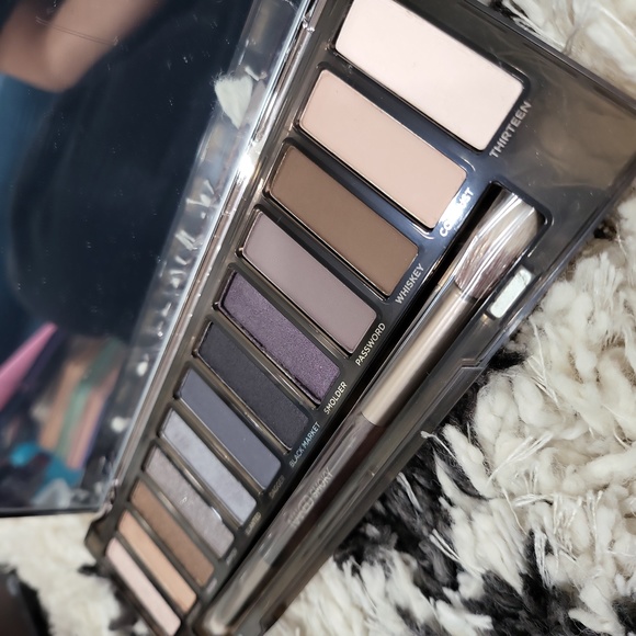 urban decay naked eyeshadow palette - Picture 3 of 4